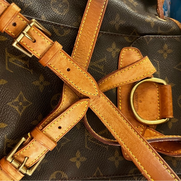 ⭐️ Louis Vuitton Monogram Backpack Authentic, great condition & clean inside. - Picture 5 of 13